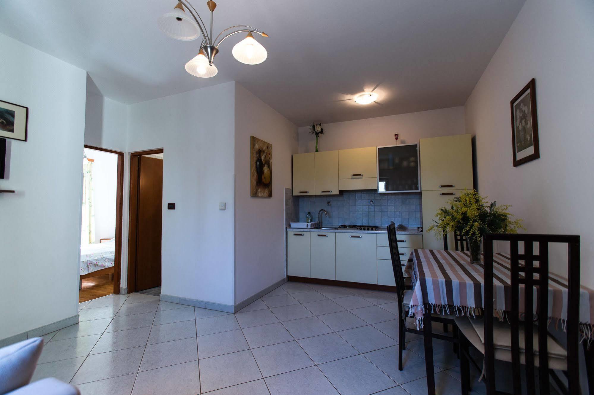 רוביני Apartments Villa Mara מראה חיצוני תמונה