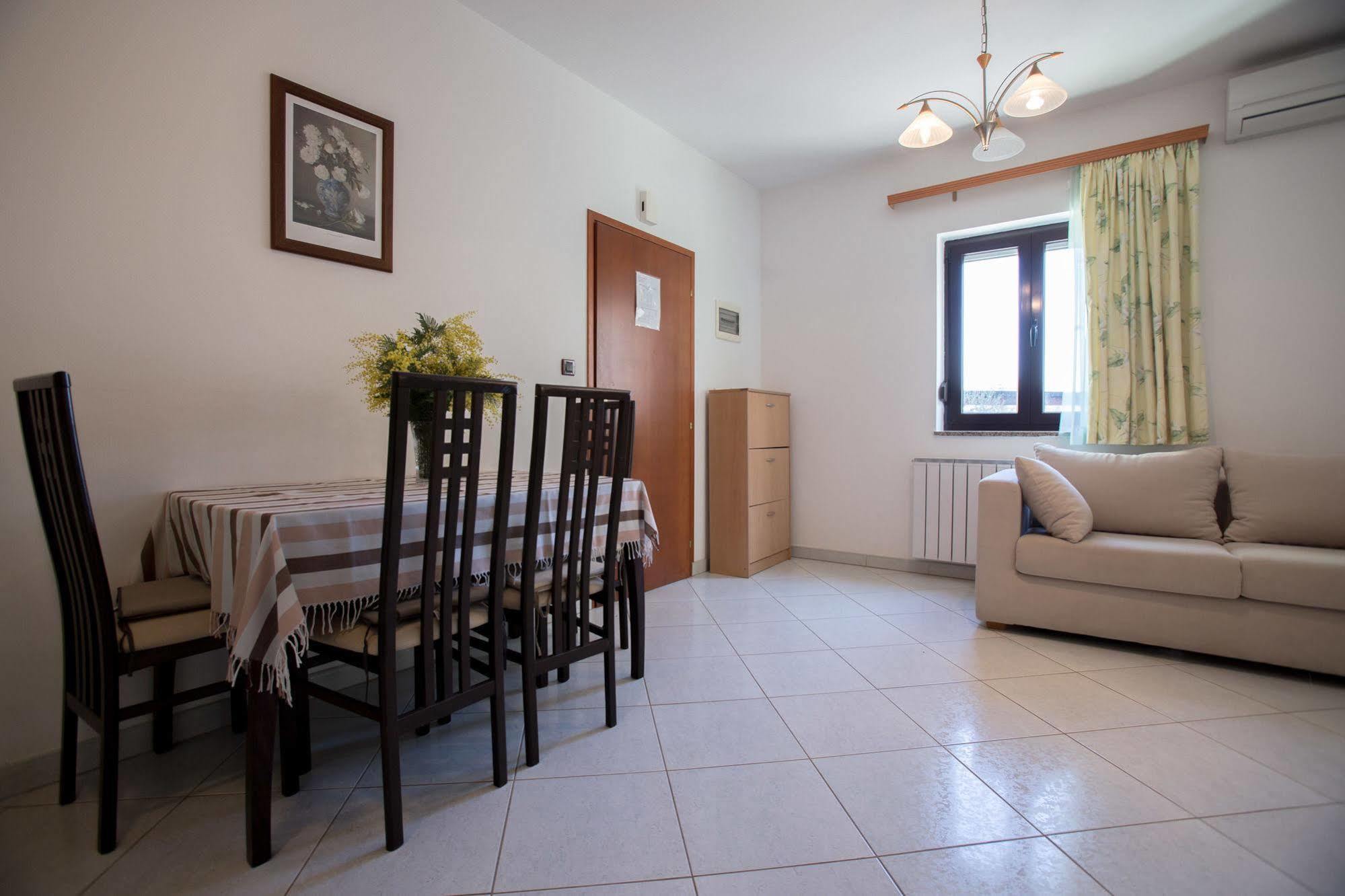 רוביני Apartments Villa Mara מראה חיצוני תמונה